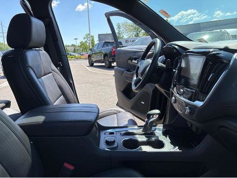 Used 2023 Chevrolet Traverse RS AWD/4WD image 30