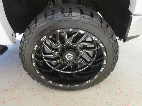 Used 2020 GMC Sierra 1500 SLT w/ SLT Premium Plus Package AWD/4WD image 17