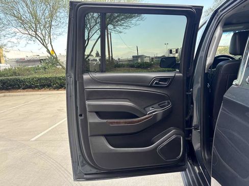 Used 2020 Chevrolet Suburban LT image 11