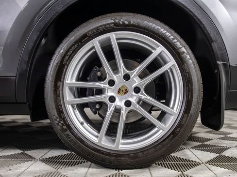 Used 2023 Porsche Cayenne AWD/4WD image 44