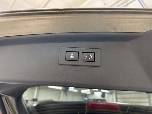 Used 2023 Subaru Outback Premium image 27