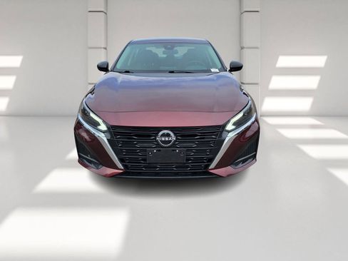 Used 2024 Nissan Altima 2.5 SV image 2