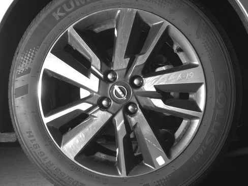 Used 2025 Nissan Versa SV image 13