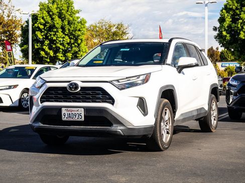 Used 2023 Toyota RAV4 XLE w/ Convenience Package FWD image 3