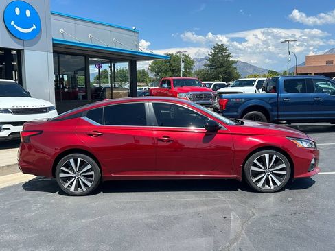 Used 2020 Nissan Altima 2.5 SR AWD/4WD image 2