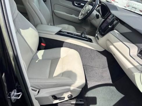 Used 2023 Volvo XC60 B5 Plus image 5