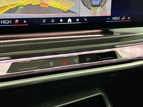 Used 2023 BMW 740i image 13