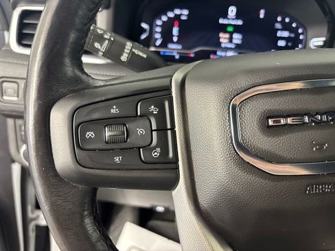 Used 2022 GMC Yukon XL Denali AWD/4WD image 11