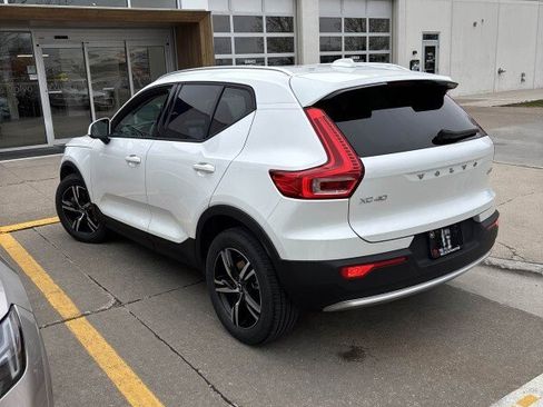 Used 2023 Volvo XC40 B5 Core w/ Convenience Package image 5