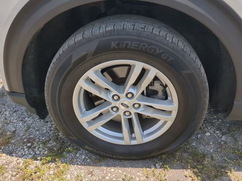 Used 2023 Ford Explorer XLT w/ Equipment Group 202A image 11