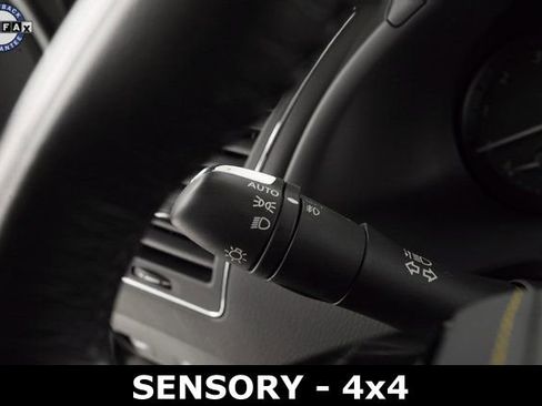 Used 2024 INFINITI QX80 Sensory image 32