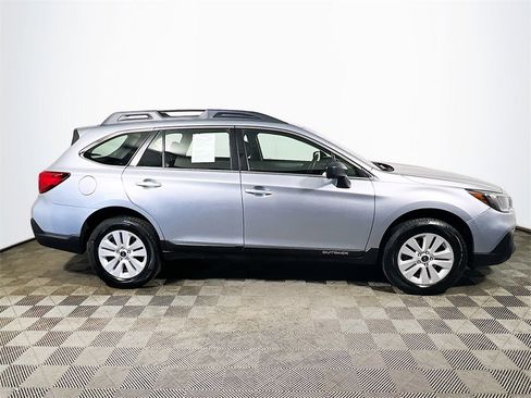 Used 2019 Subaru Outback 2.5i image 9