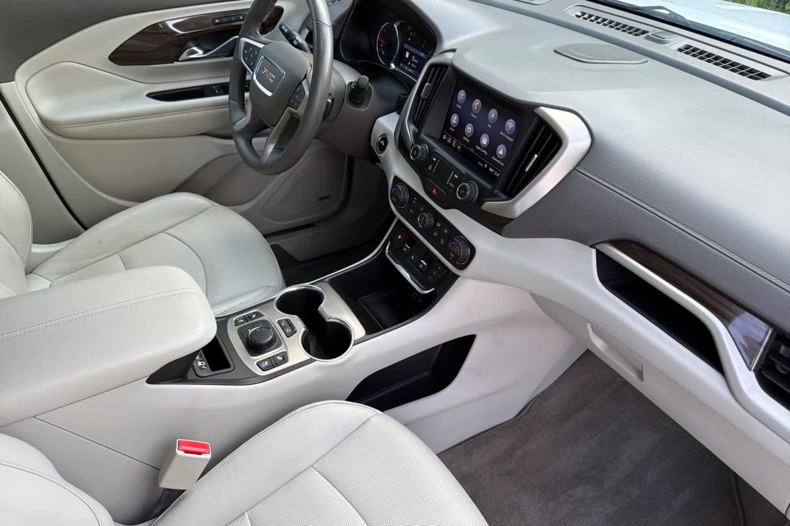 Used 2020 GMC Terrain Denali w/ Denali Premium Package FWD image 17