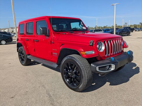 Used 2022 Jeep Wrangler Unlimited Sahara image 2