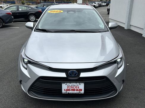 Certified 2025 Toyota Corolla LE image 3