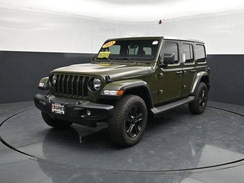 Used 2023 Jeep Wrangler Unlimited Sahara AWD/4WD image 4