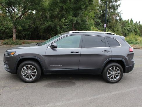 Used 2019 Jeep Cherokee Latitude Plus w/ Cold Weather Group AWD/4WD image 7