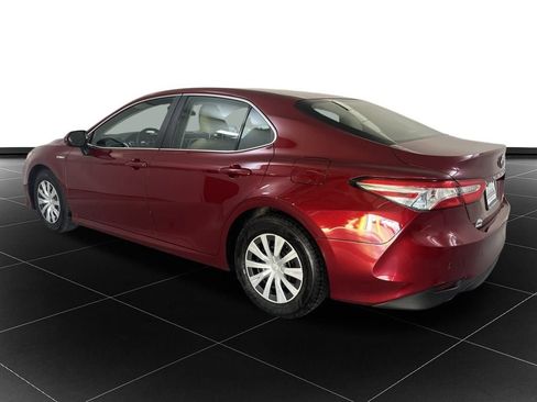 Used 2018 Toyota Camry LE image 3