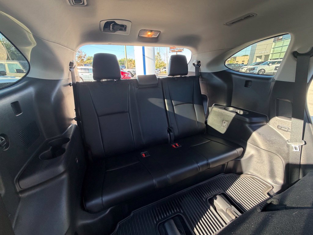 Used 2022 Toyota Highlander XLE AWD/4WD image 12