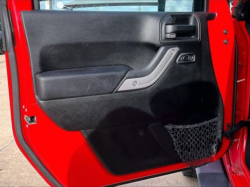 Used 2018 Jeep Wrangler Unlimited Sahara image 20