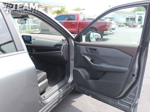 Used 2023 Nissan Rogue S AWD/4WD image 25