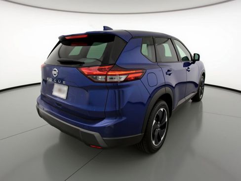 Used 2025 Nissan Rogue SV image 9