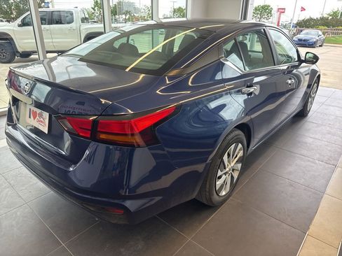 Used 2022 Nissan Altima 2.5 S image 3