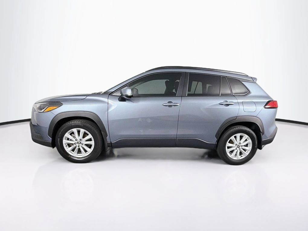 Used 2024 Toyota Corolla Cross LE FWD image 6