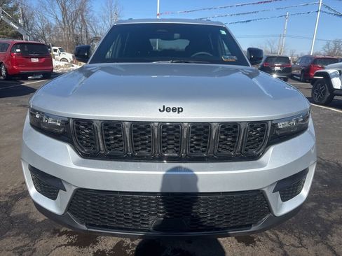 Used 2024 Jeep Grand Cherokee Altitude AWD/4WD image 14