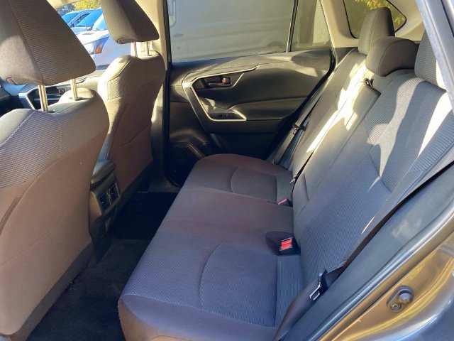 Used 2022 Toyota RAV4 LE FWD image 9