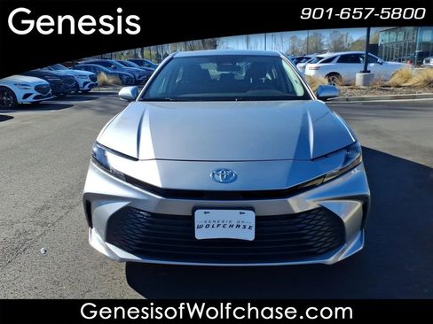 Used 2025 Toyota Camry LE image 8