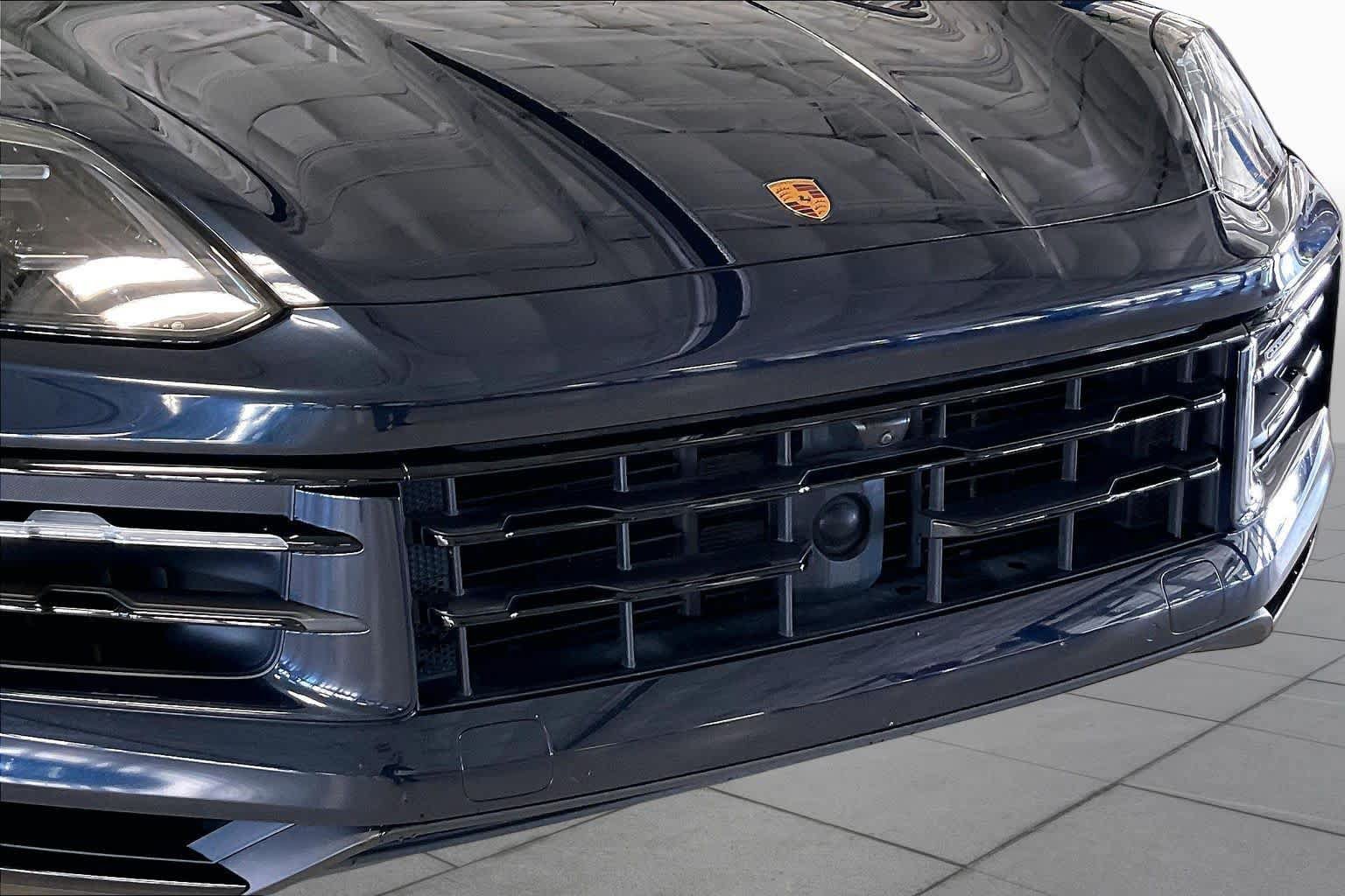 Used 2024 Porsche Cayenne Coupe w/ Premium Package Plus AWD/4WD image 30