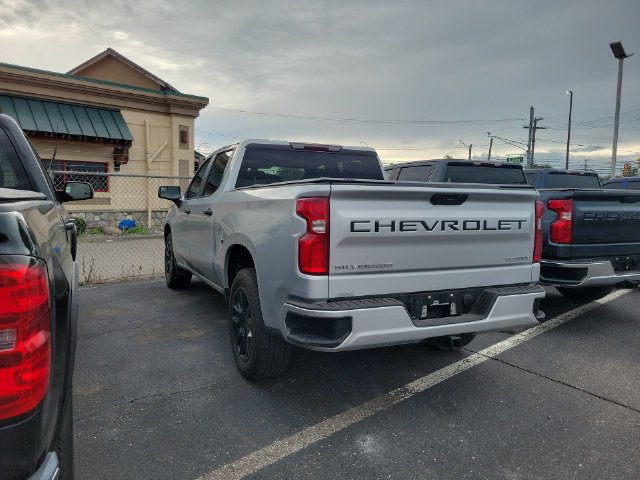 Used 2020 Chevrolet Silverado 1500 Custom w/ Custom Value Package RWD image 4