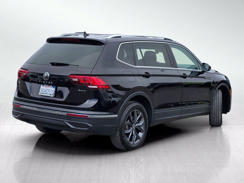Used 2023 Volkswagen Tiguan SE AWD/4WD image 4
