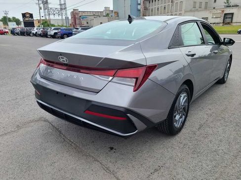 Used 2024 Hyundai Elantra SEL FWD image 7