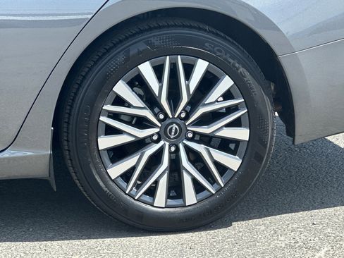 Used 2025 Nissan Altima 2.5 SV FWD image 24