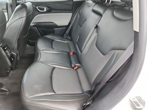 Used 2022 Jeep Compass Latitude w/ Sun and Sound Group AWD/4WD image 13