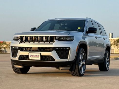 Used 2026 Jeep Grand Cherokee L Limited AWD/4WD image 3