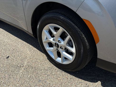 Used 2025 Kia Soul LX w/ LX Technology Package FWD image 28