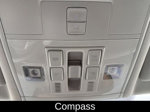 Used 2019 Volkswagen Tiguan SEL AWD/4WD image 18