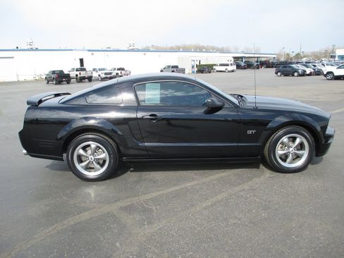 Used 2005 Ford Mustang GT image 4