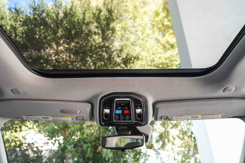 Used 2023 Jeep Grand Cherokee Limited w/ MOPAR Finishing Package RWD image 16