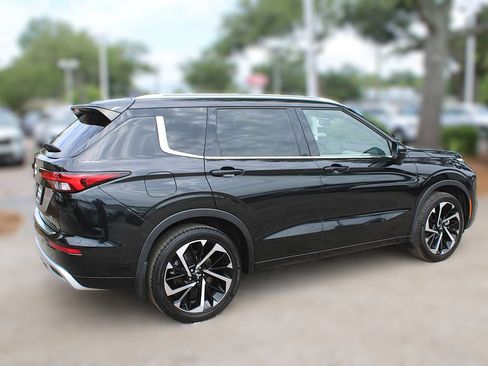 Used 2023 Mitsubishi Outlander SEL AWD/4WD image 6