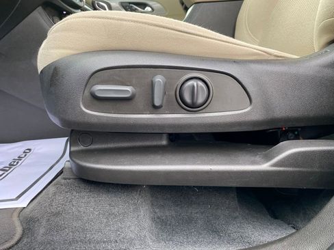 Used 2022 Chevrolet Traverse LS image 22