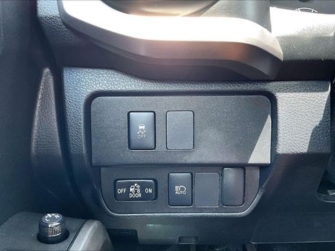 Used 2020 Toyota Tacoma SR5 AWD/4WD image 32