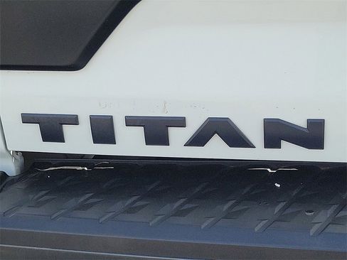 Used 2023 Nissan Titan PRO-4X w/ Pro-4x Convenience Package image 26