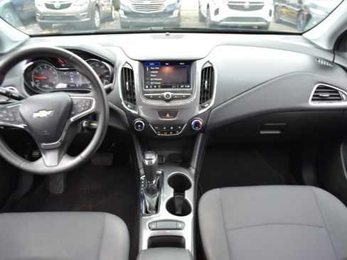Used 2019 Chevrolet Cruze LT image 10