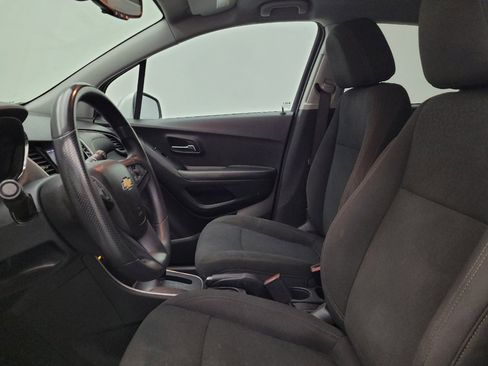 Used 2021 Chevrolet Trax LS w/ Tint and Cruise Package FWD image 17