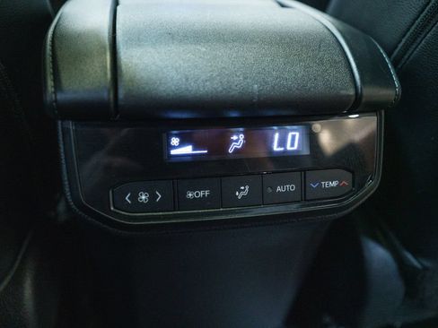 Used 2022 Toyota Highlander XSE AWD/4WD image 38