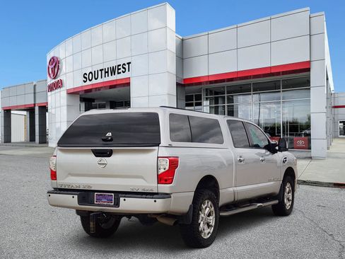 Used 2017 Nissan Titan SV AWD/4WD image 5